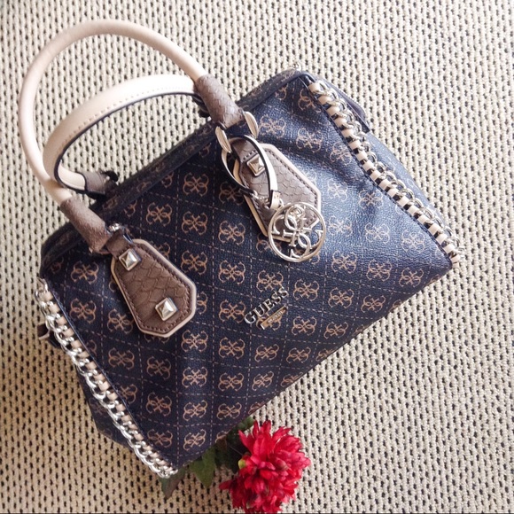 Guess Handbags - ⭐️GUESS SATCHEL ⭐️
